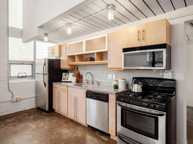 60 E Spring Street, 121, Columbus, OH 43215