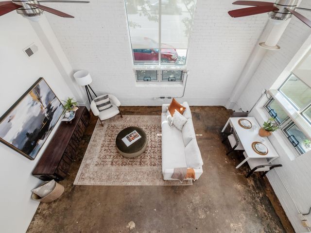 60 E Spring Street, 121, Columbus, OH 43215