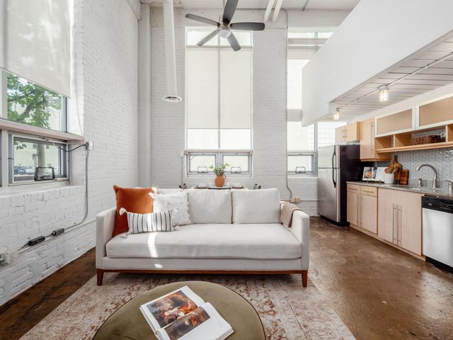 60 E Spring Street, 121, Columbus, OH 43215