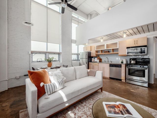 60 E Spring Street, 121, Columbus, OH 43215