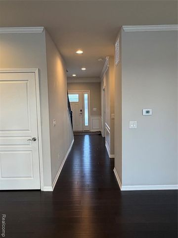 31065 Tremont Lane, Beverly Hills, MI 48025