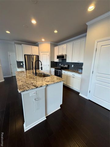 31065 Tremont Lane, Beverly Hills, MI 48025