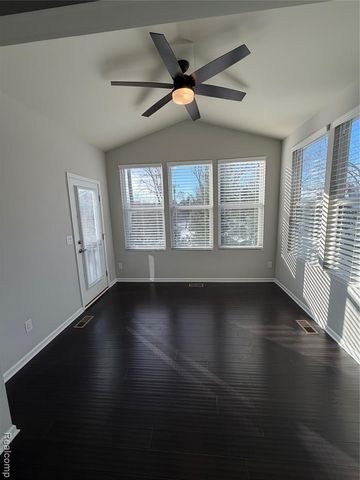 31065 Tremont Lane, Beverly Hills, MI 48025