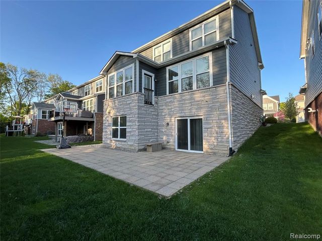 31065 Tremont Lane, Beverly Hills, MI 48025