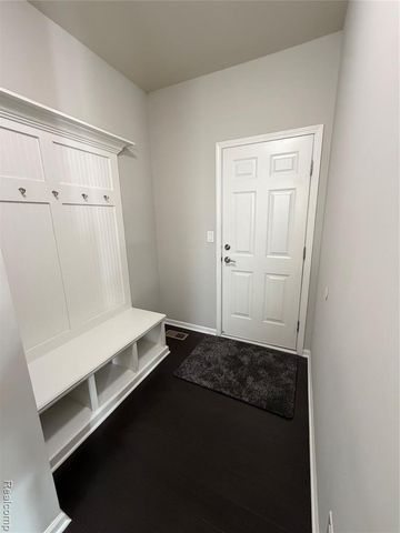 31065 Tremont Lane, Beverly Hills, MI 48025