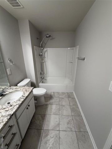 31065 Tremont Lane, Beverly Hills, MI 48025