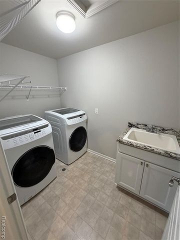 31065 Tremont Lane, Beverly Hills, MI 48025