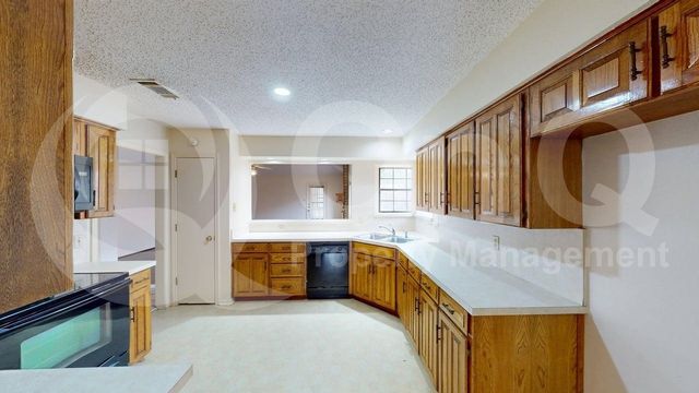 5511 Timber Green Drive, Arlington, TX 76016