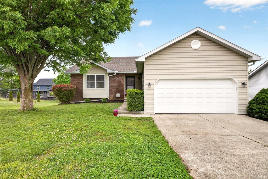 4589 S Hummingbird Court, Bloomington, IN 47401