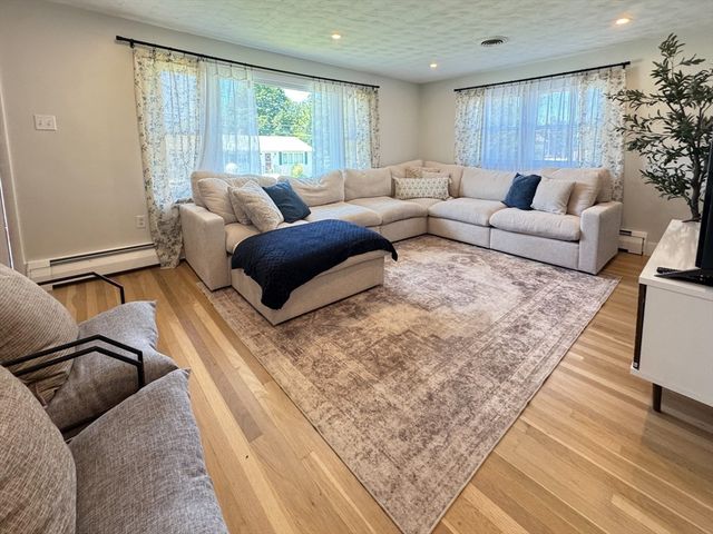 8 Francella Rd, Methuen, MA 01844