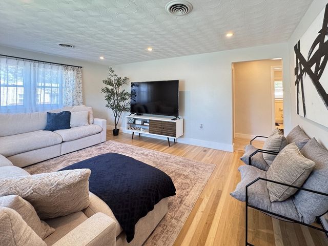 8 Francella Rd, Methuen, MA 01844