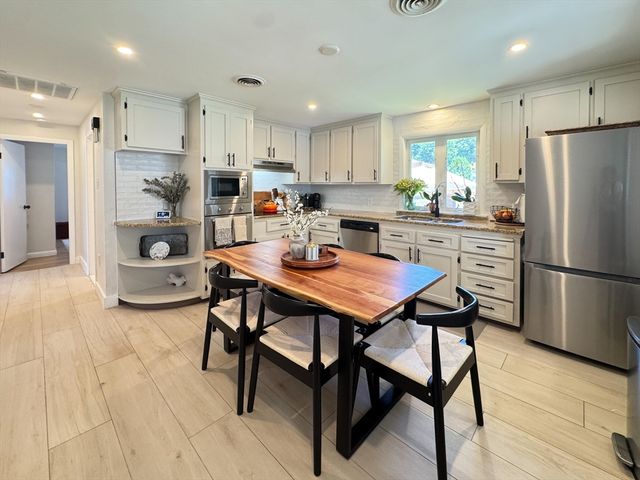 8 Francella Rd, Methuen, MA 01844