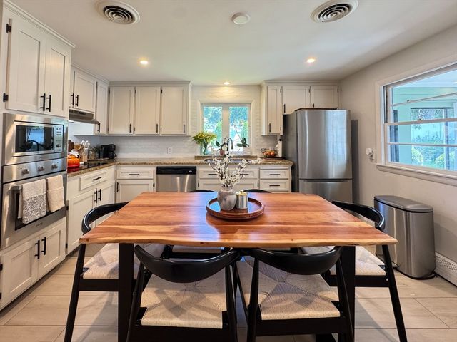 8 Francella Rd, Methuen, MA 01844