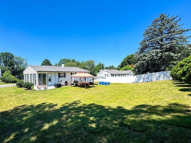 8 Francella Rd, Methuen, MA 01844