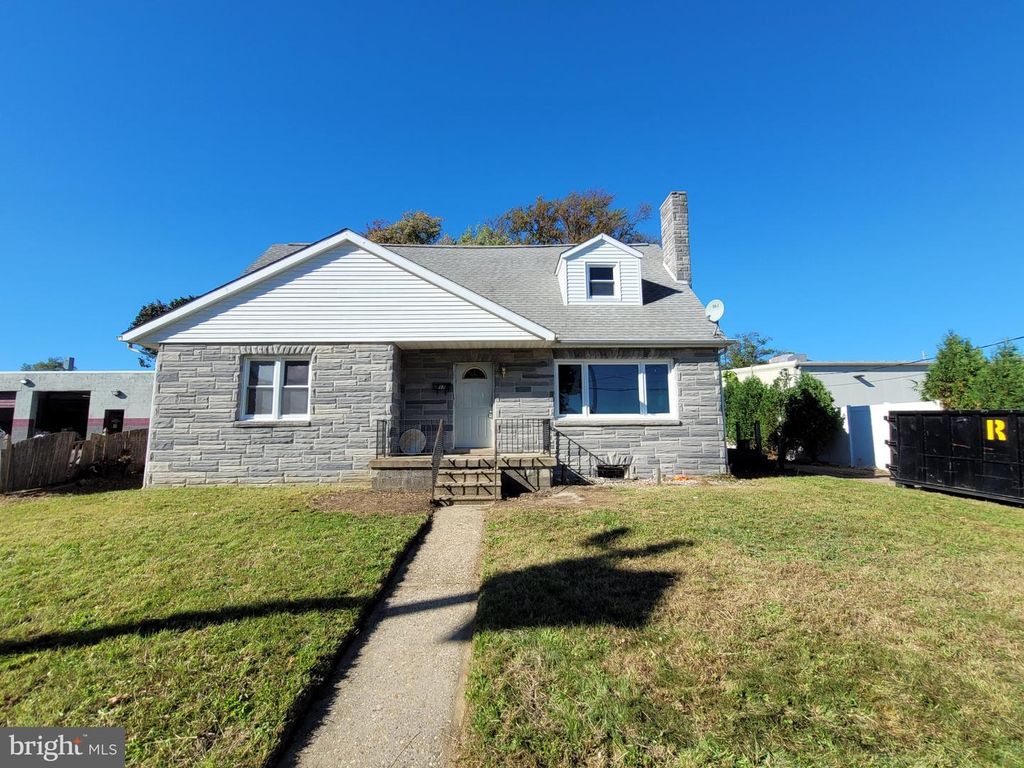 17 W MAPLE AVE, BELLMAWR, NJ 08031 — exterior