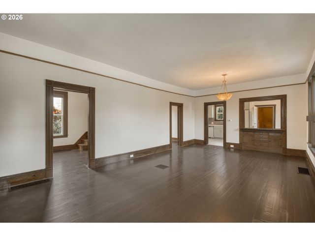 5845 Se HOLGATE Blvd, Portland, OR 97206