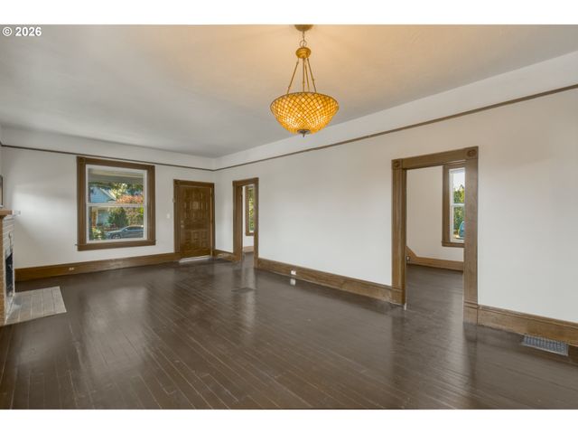 5845 Se HOLGATE Blvd, Portland, OR 97206