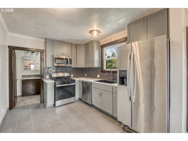 5845 Se HOLGATE Blvd, Portland, OR 97206