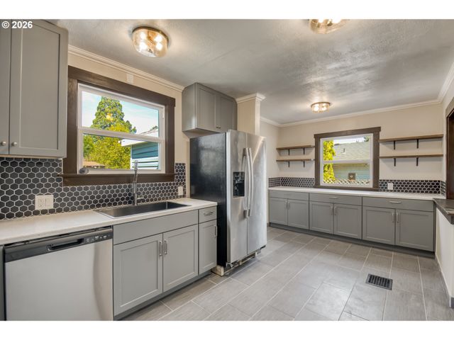 5845 Se HOLGATE Blvd, Portland, OR 97206