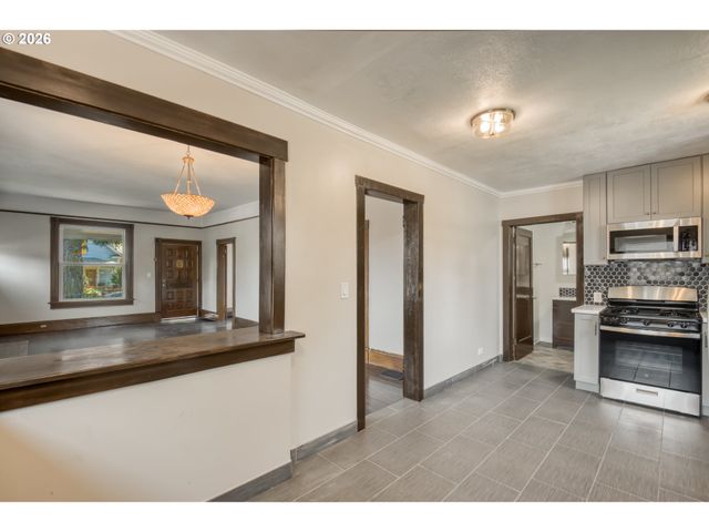 5845 Se HOLGATE Blvd, Portland, OR 97206