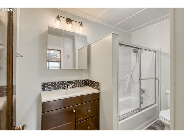 5845 Se HOLGATE Blvd, Portland, OR 97206