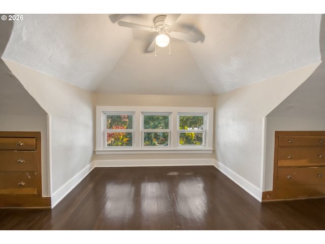 5845 Se HOLGATE Blvd, Portland, OR 97206