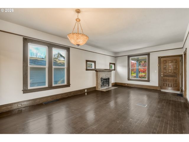 5845 Se HOLGATE Blvd, Portland, OR 97206