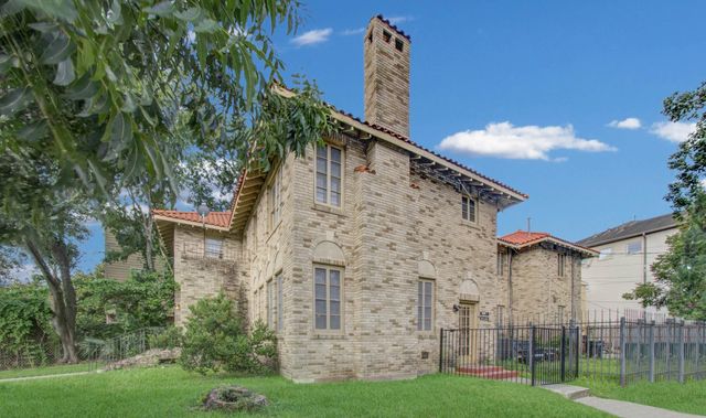 4802 La Branch Street, Houston, TX 77004