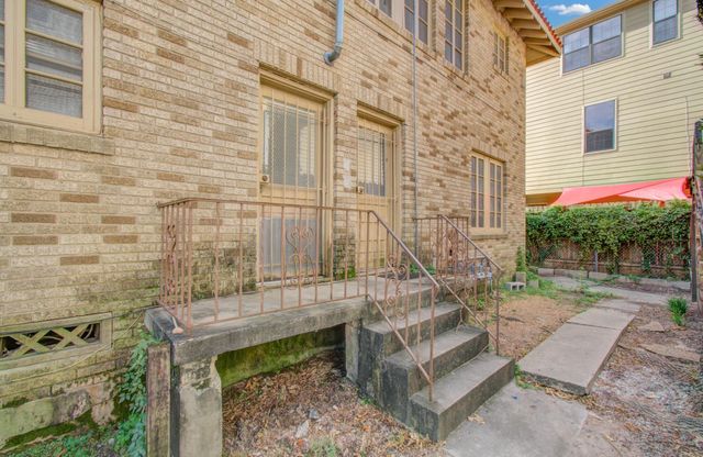 4802 La Branch Street, Houston, TX 77004