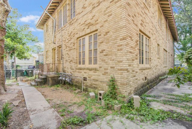 4802 La Branch Street, Houston, TX 77004