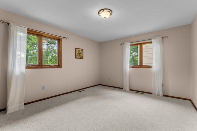 2901 Bambi Court SW, Rochester, MN 55902