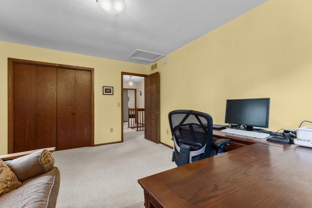 2901 Bambi Court SW, Rochester, MN 55902