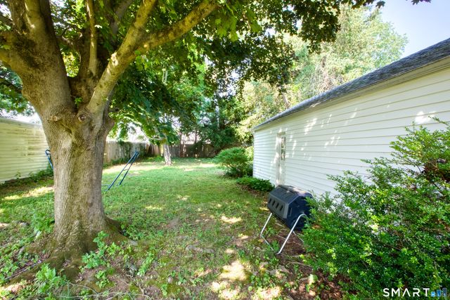 42 Thompson Street, Hamden, CT 06518