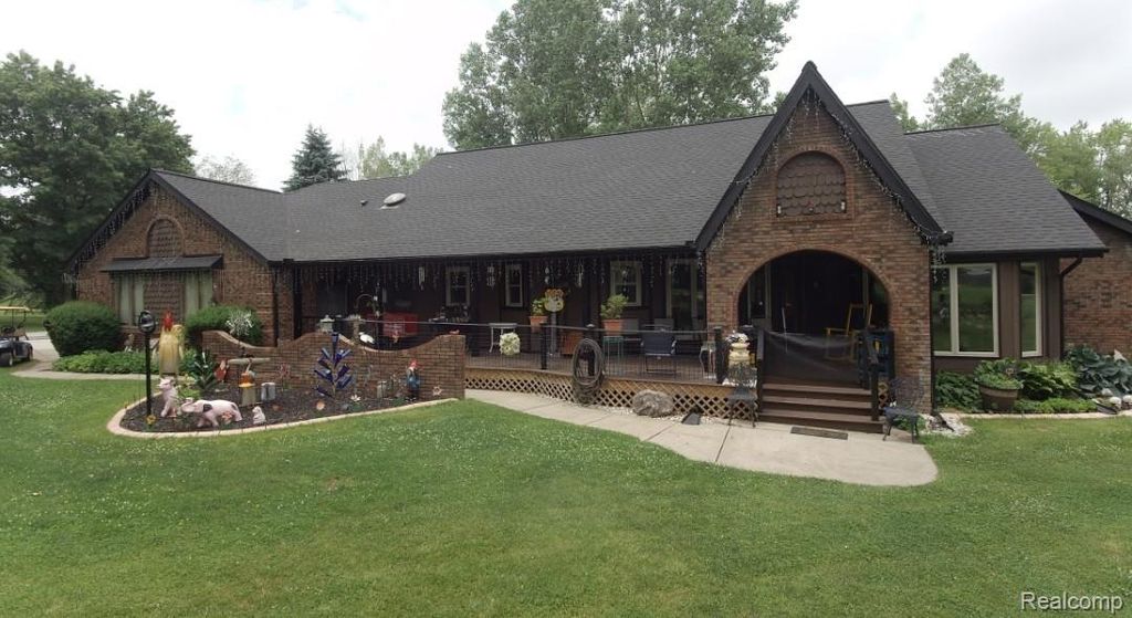 8969 Hyne Road, Brighton, MI 48114