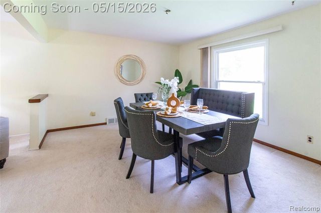 2118 Alexander Drive, Troy, MI 48083