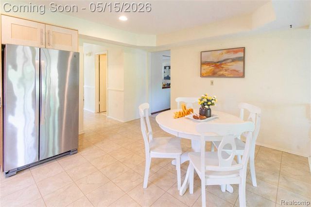 2118 Alexander Drive, Troy, MI 48083