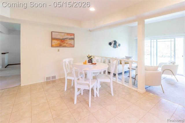 2118 Alexander Drive, Troy, MI 48083