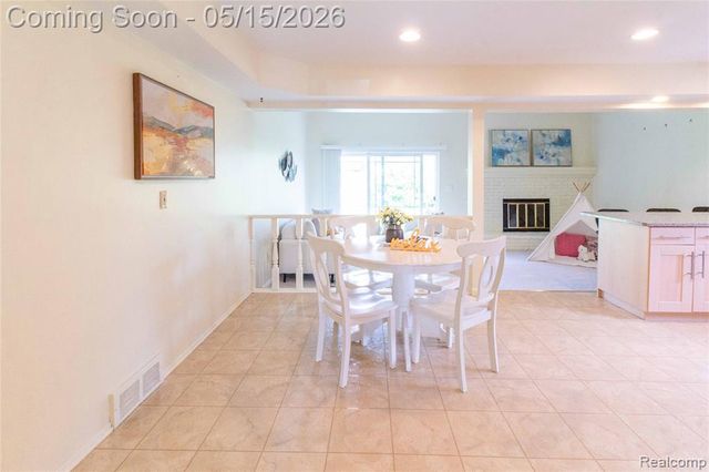 2118 Alexander Drive, Troy, MI 48083