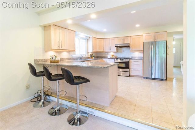 2118 Alexander Drive, Troy, MI 48083