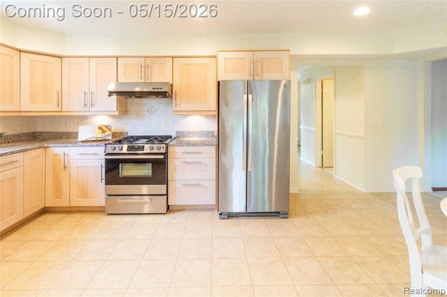 2118 Alexander Drive, Troy, MI 48083