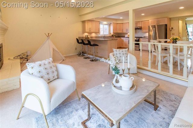 2118 Alexander Drive, Troy, MI 48083