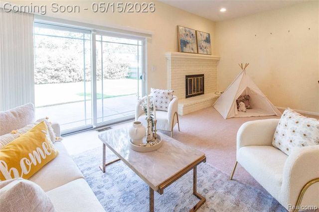 2118 Alexander Drive, Troy, MI 48083