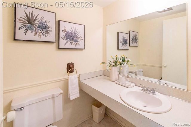 2118 Alexander Drive, Troy, MI 48083