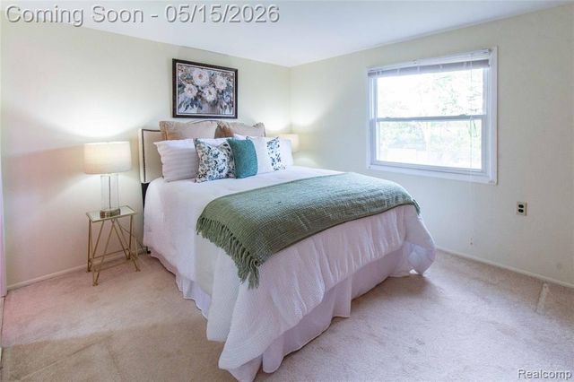 2118 Alexander Drive, Troy, MI 48083