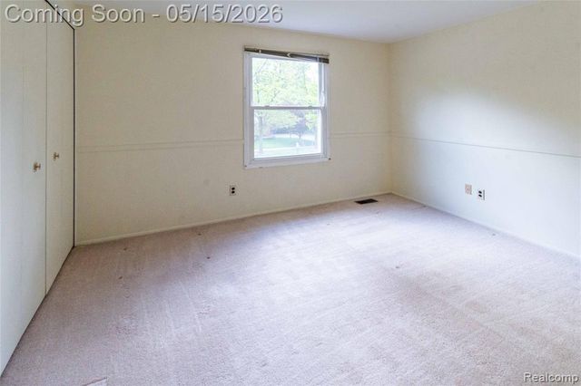 2118 Alexander Drive, Troy, MI 48083