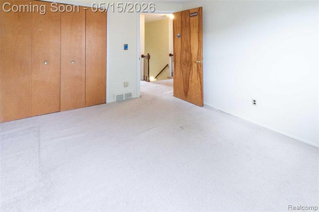 2118 Alexander Drive, Troy, MI 48083