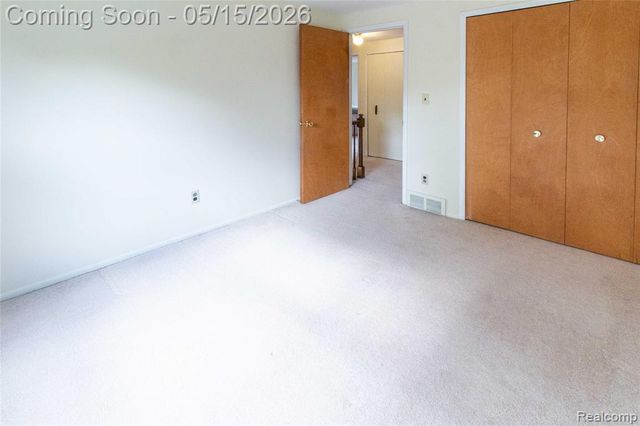 2118 Alexander Drive, Troy, MI 48083