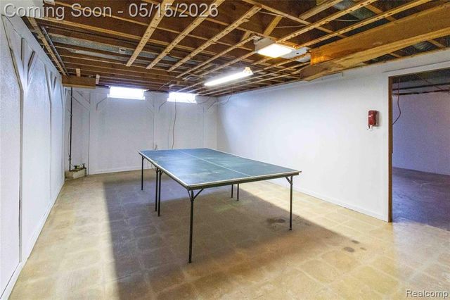 2118 Alexander Drive, Troy, MI 48083