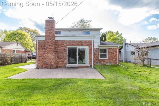 2118 Alexander Drive, Troy, MI 48083