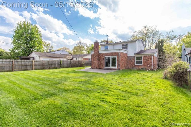 2118 Alexander Drive, Troy, MI 48083
